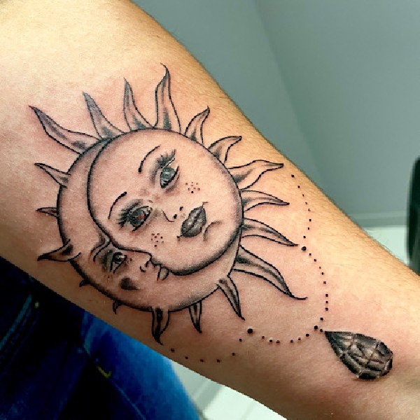 Tatouage, Lune et Soleil .<br />
Blue Art Tattoo, Aubenas Ardeche