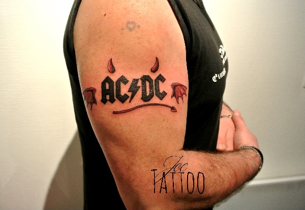 AC DC tattoo, logo AC DC, rock tattoo, AC DC cornes, ailes et queue de diable