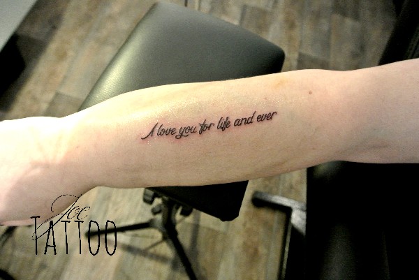 love quote tattoo, phrase d'amour en anglais avant bras, 