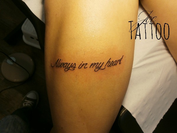 Always in my heart, phrase hommage, tatouage cuisse,